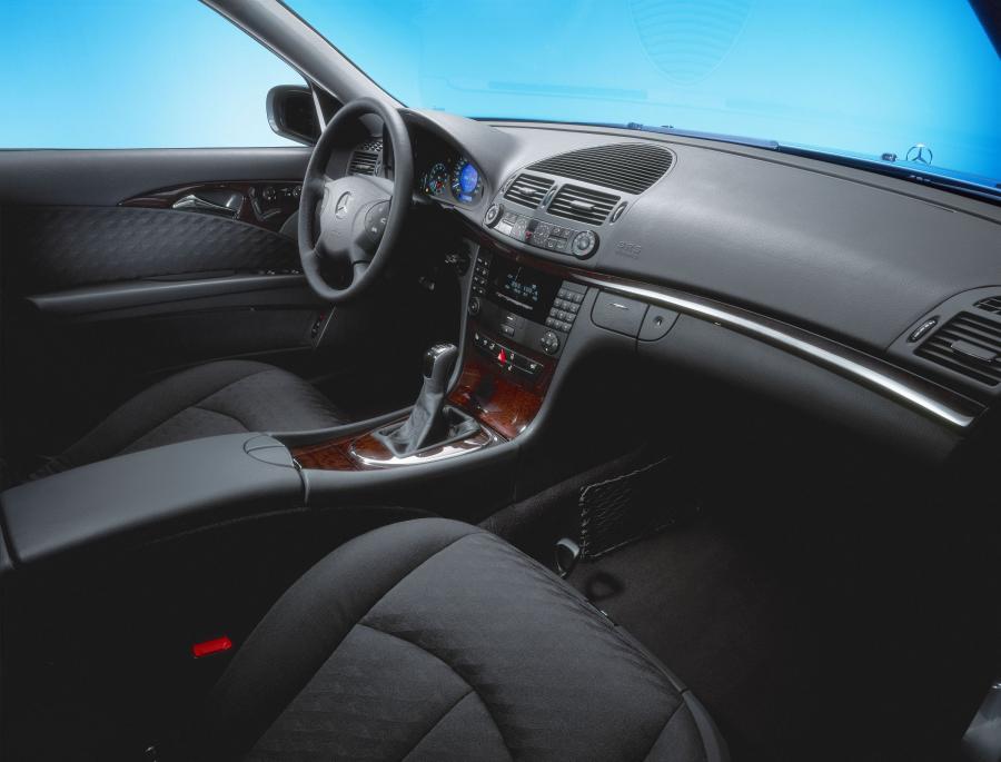  Mercedes-Benz E-Class 2002 года  (фото 334 из 448)
